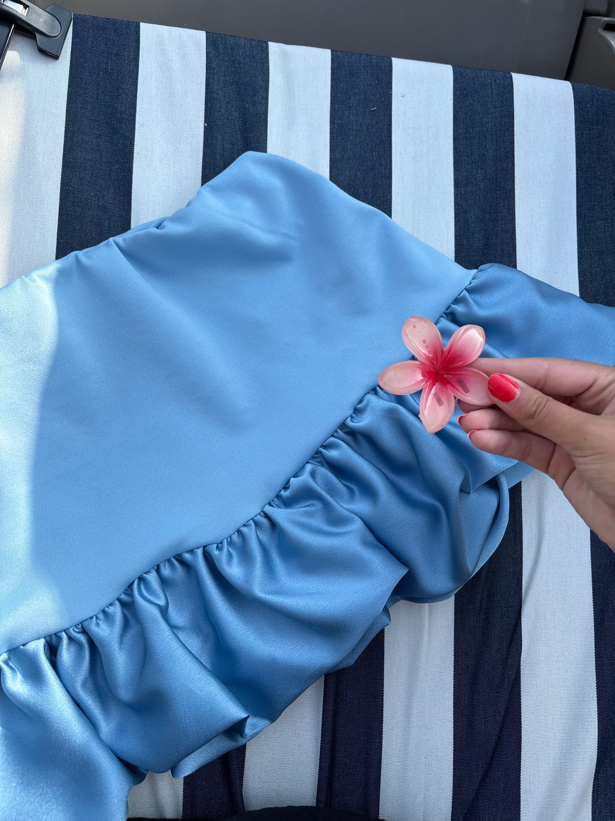 Jupe short ourlets satin